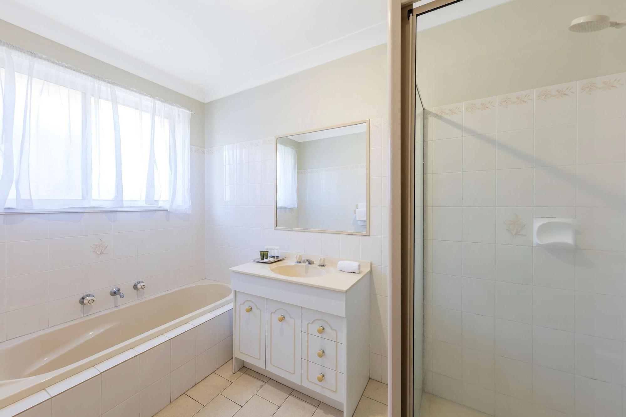 Best Western Ambassador Motor Inn & Apartments Уогга-Уогга Экстерьер фото