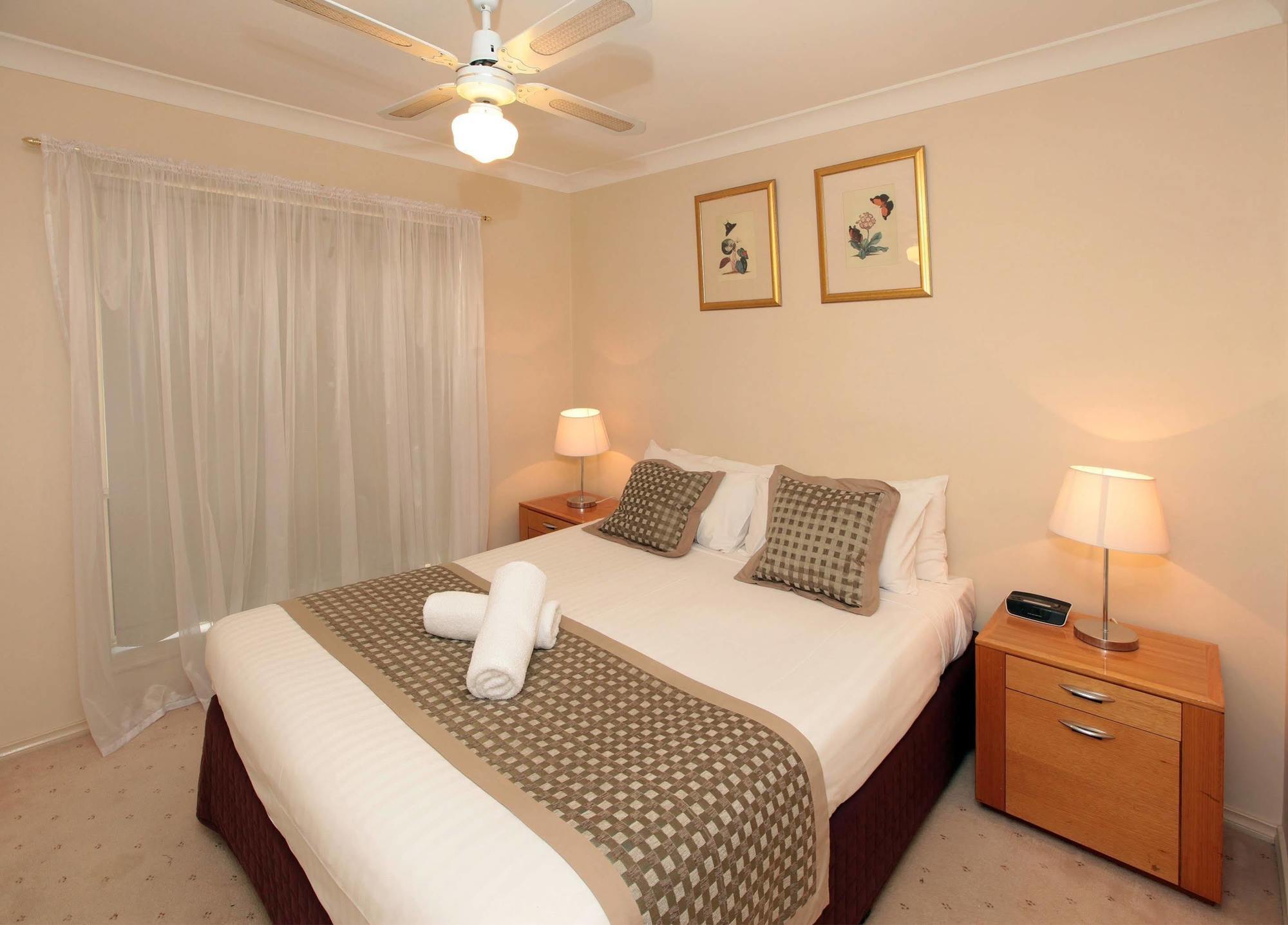 Best Western Ambassador Motor Inn & Apartments Уогга-Уогга Экстерьер фото