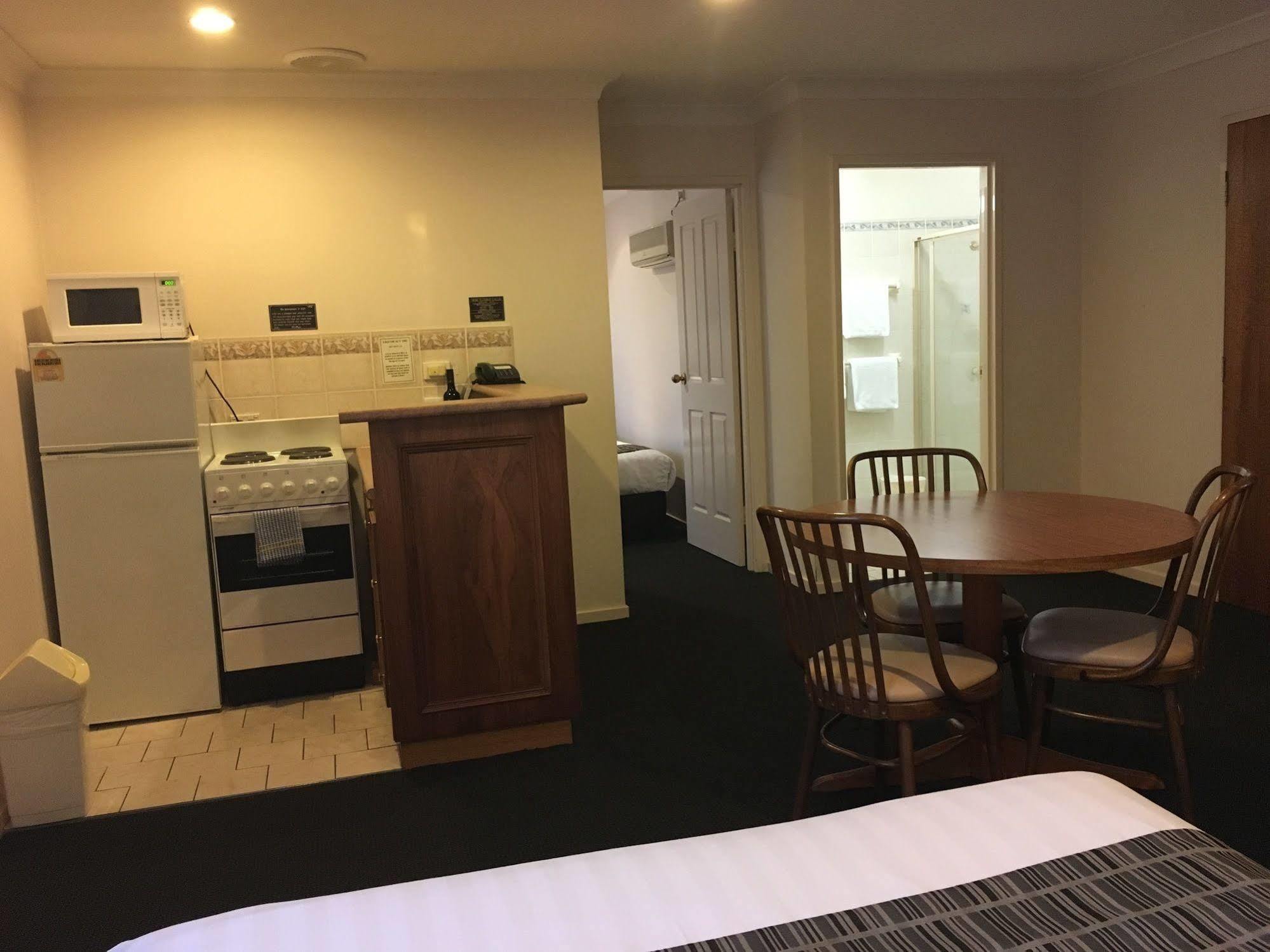 Best Western Ambassador Motor Inn & Apartments Уогга-Уогга Экстерьер фото